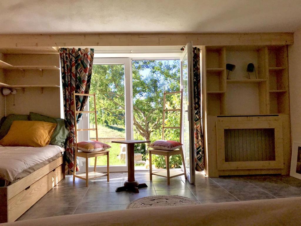Chambre Jazzy - Gite Les Zazous Lormes Exterior foto